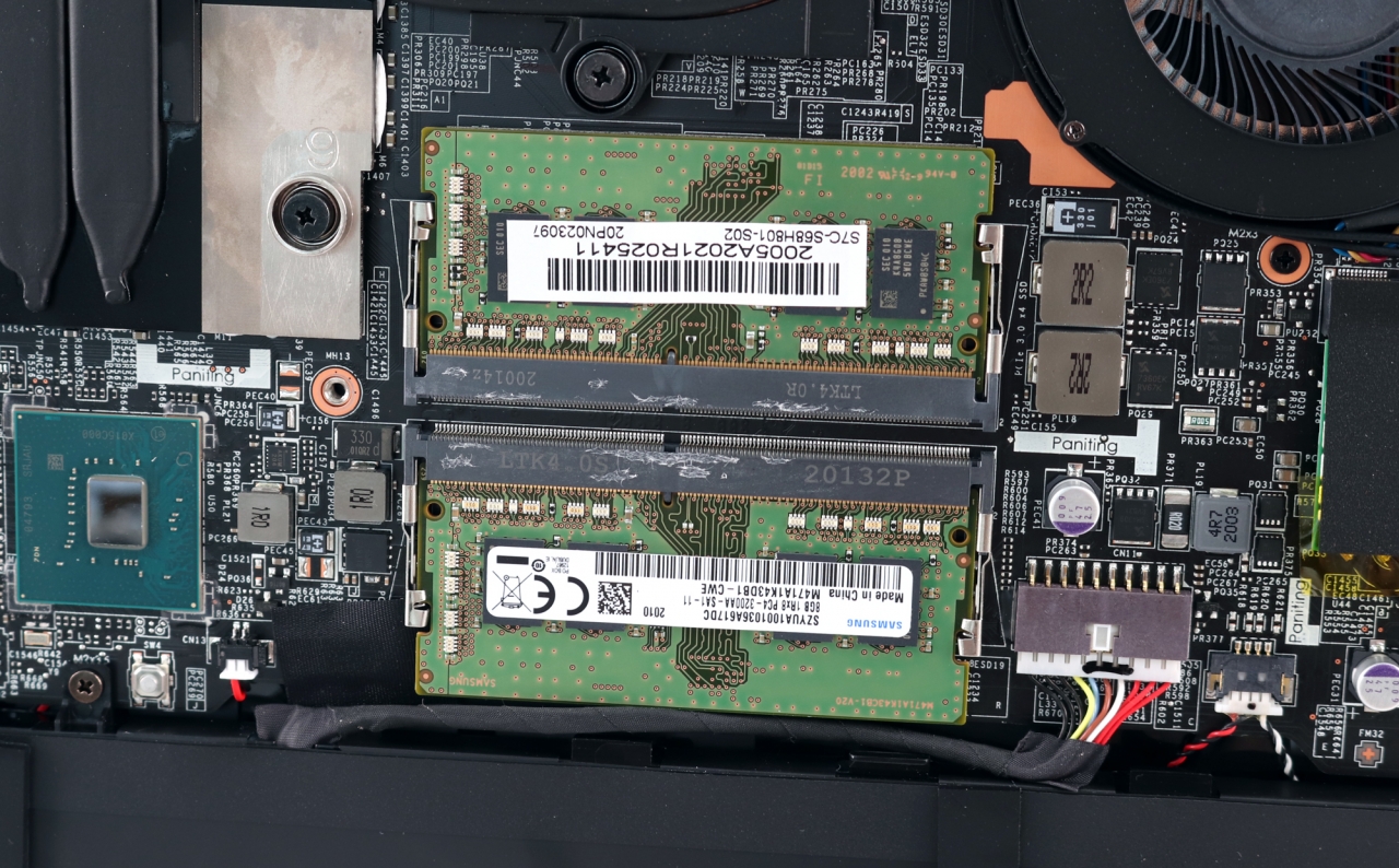 ▲SO-DIMM 규격 DDR4 메모리 슬롯