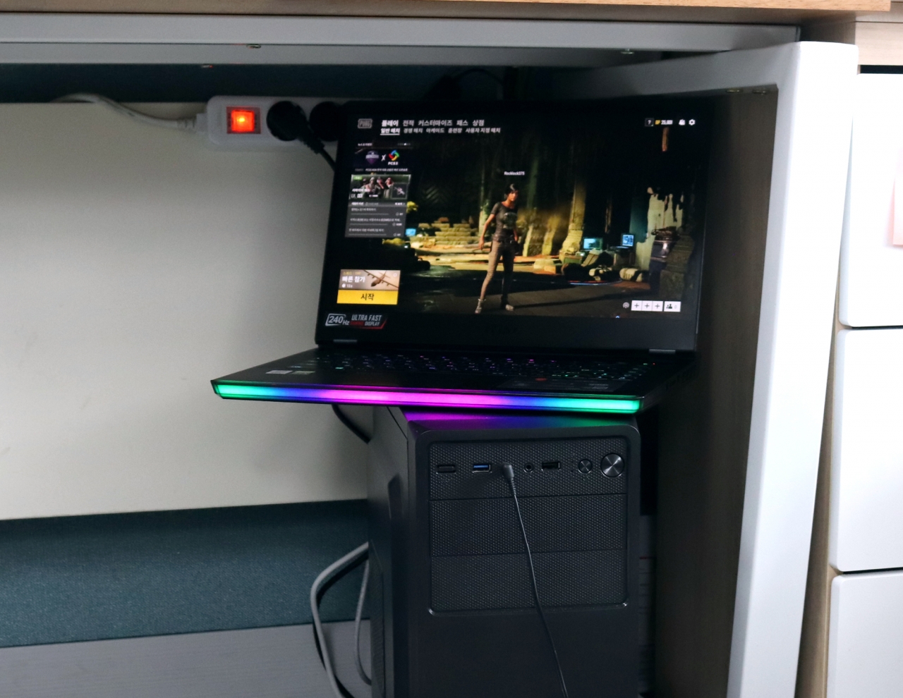 ▲게이밍 노트북을 숨기는 데 성공하면 마음껏 게임을 즐길 수 있다