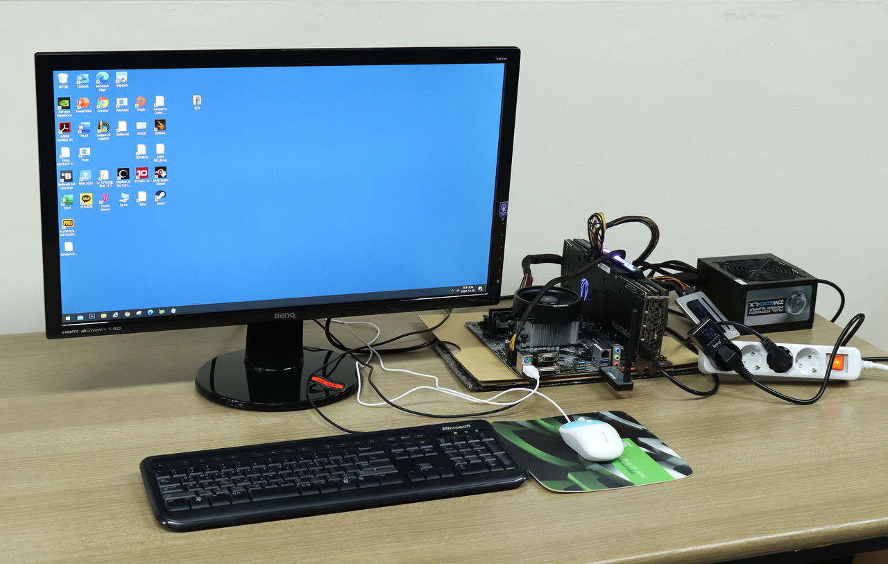 ▲ 600W 파워 서플라이와 연결한 테스트 시스템