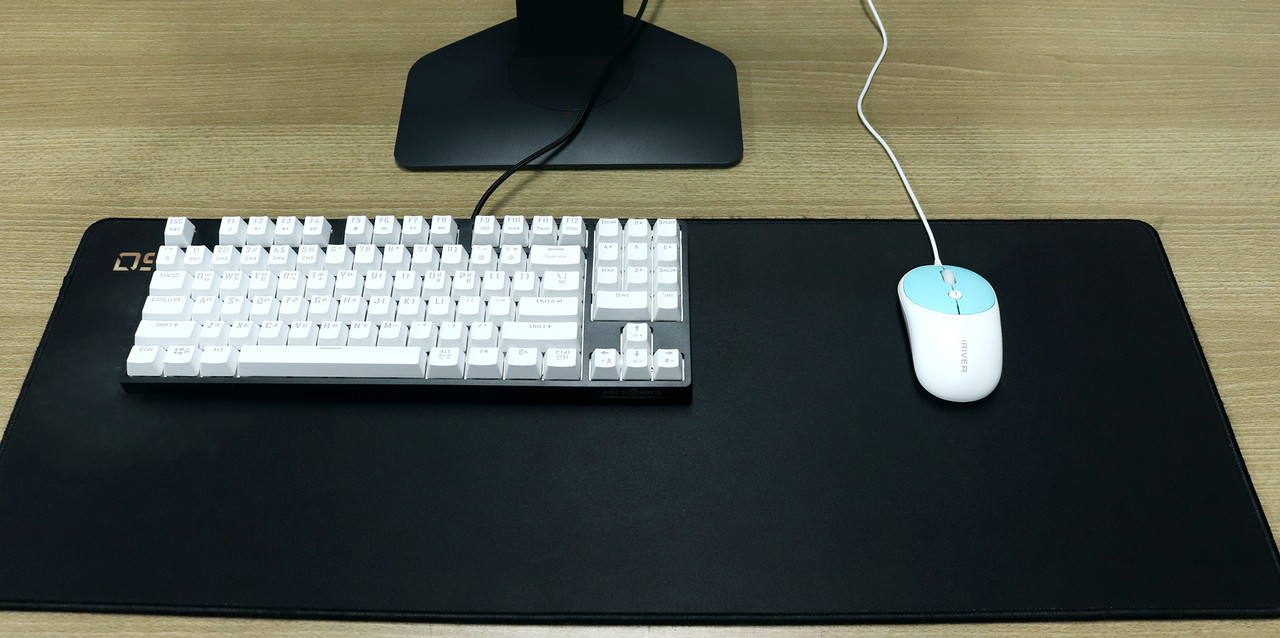 ▲ 일반 키보드보다 마우스 이동 공간이 넓은 마닉 EX89 텐키리스 프로