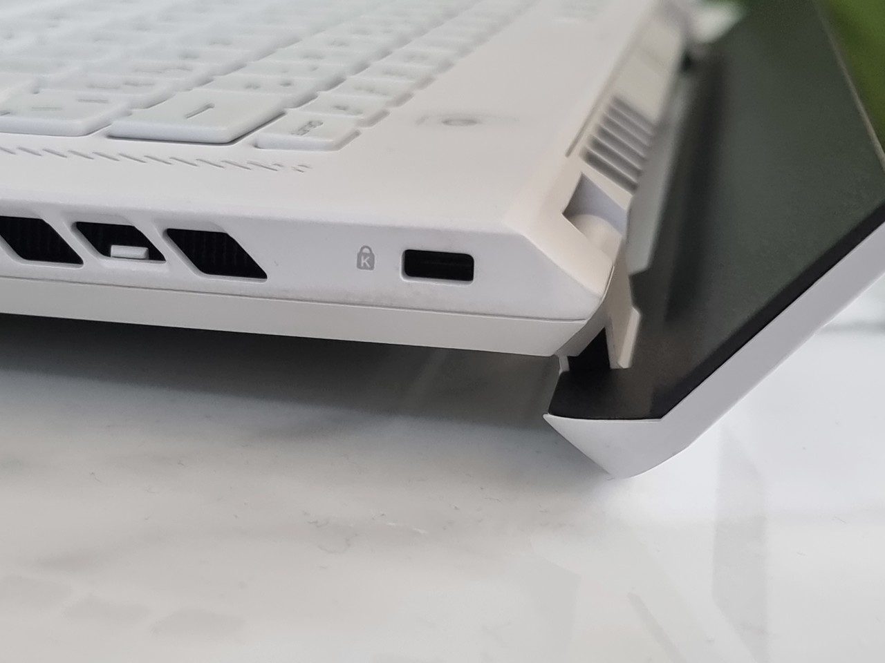 ▲ 에르고리프트 180도 힌지가 적용됐다.