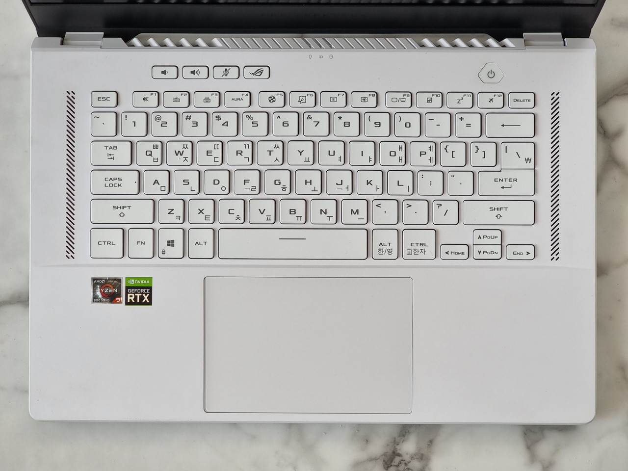 ▲ 풀배열은 아니지만 타건감이 뛰어나다.