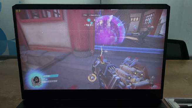 ▲ 360Hz 화면. 왼쪽 기둥을 잘 보면 60Hz보다 확연히 부드럽다.