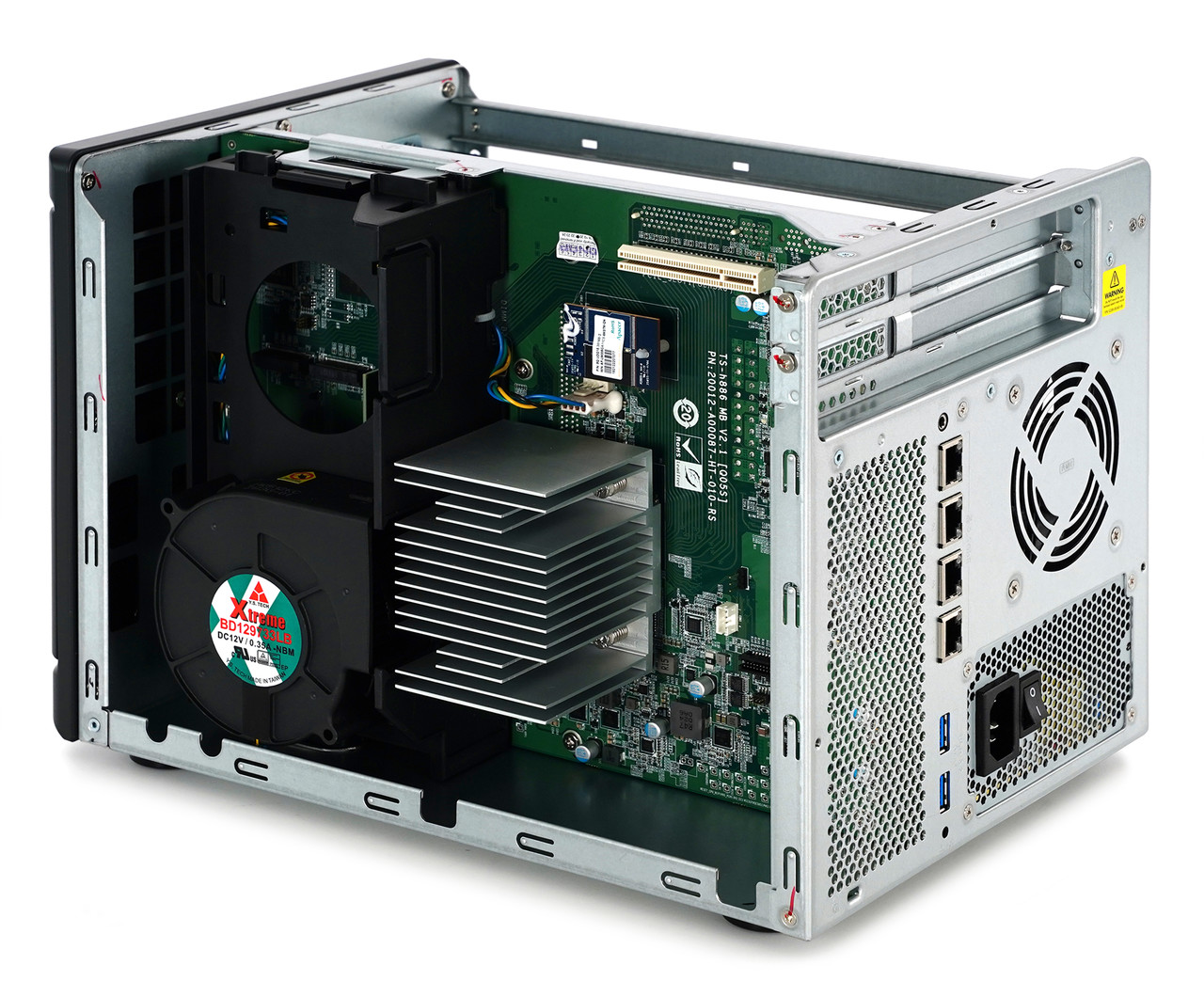  ▲ 고성능 NAS인 만큼 쿨링 솔루션도 완벽하다.