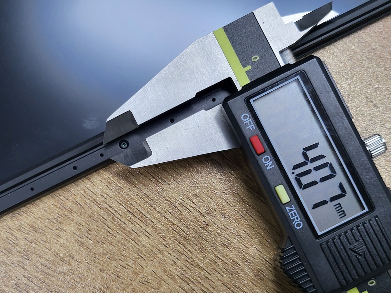 ▲ 카메라가 있는데도 초슬림 베젤을 유지한다.