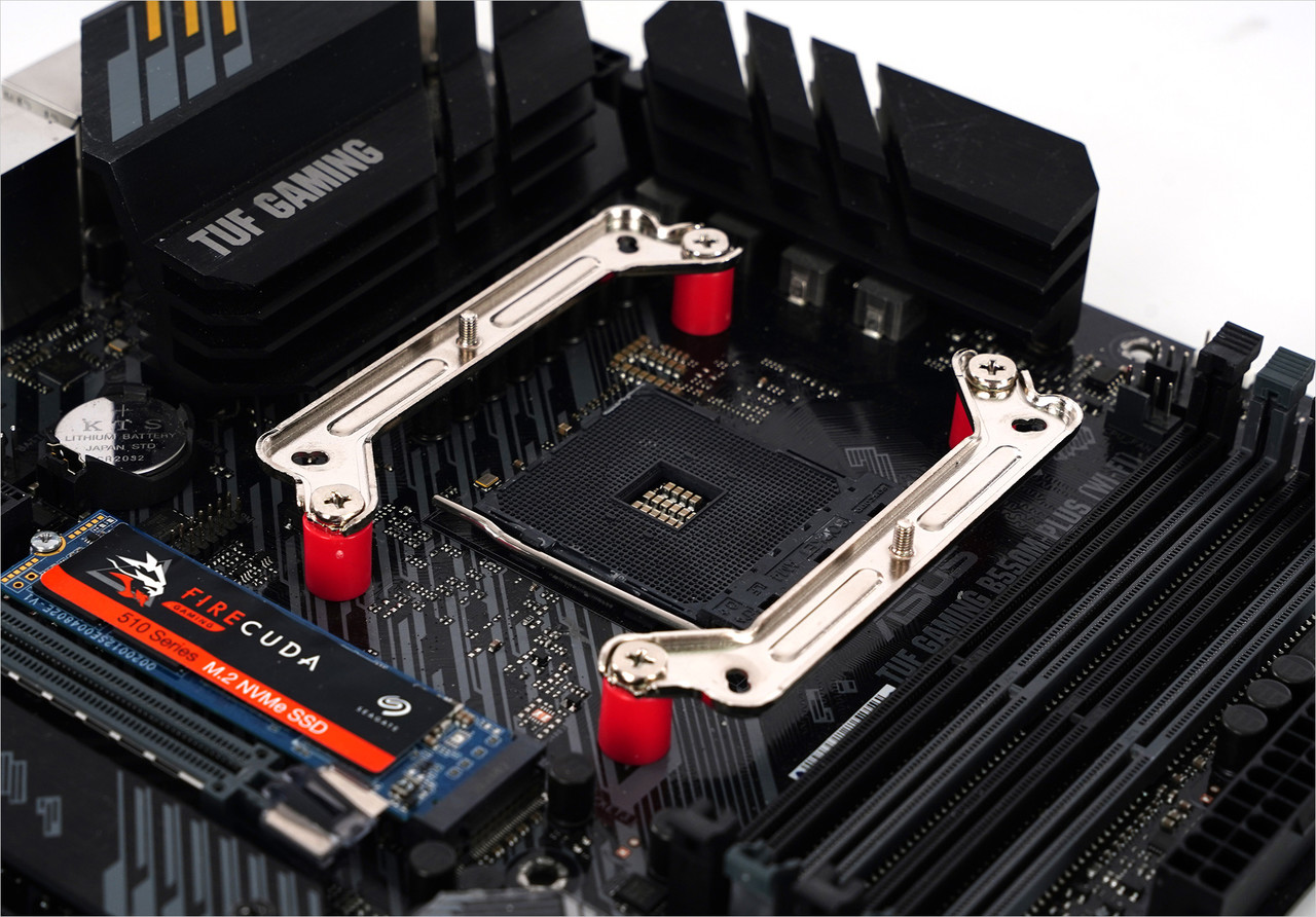 ▲ AM4 소켓 지지대 조립한 모습