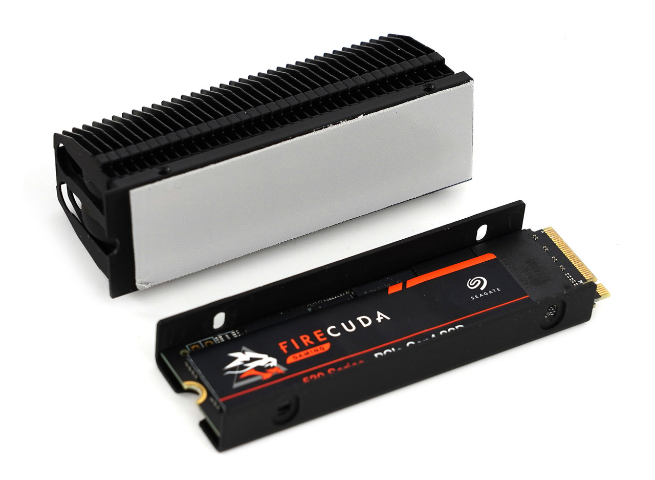 ▲ 워프 실드 H에 M.2 NVMe SSD 장착한 모습