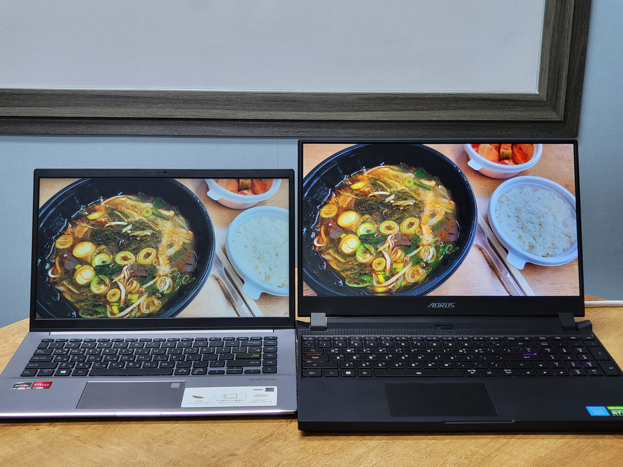 ▲ 해장국 색감은 우측 어로스 5 SE4가 더 현실에 가깝게 표현된다.