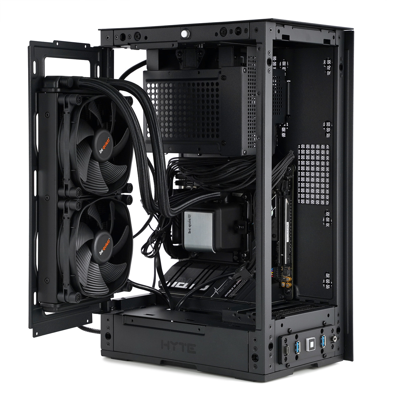 ▲ 힌지 도어에 240mm 라디에이터 장착한 모습