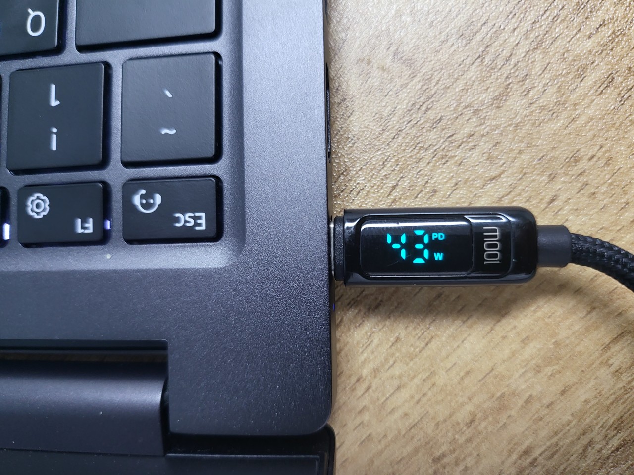 ▲ 43W로 충전됨을 확인할 수 있다. PD 충전도 잘 된다.