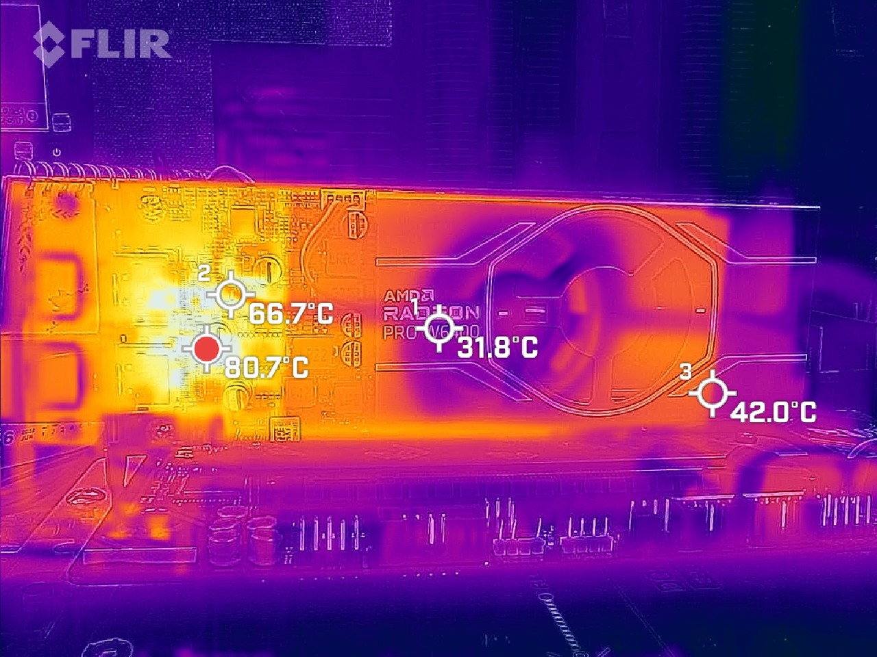 ▲ 풀로드 시 기판 최대 온도는 80.7도 정도로 확인된다.