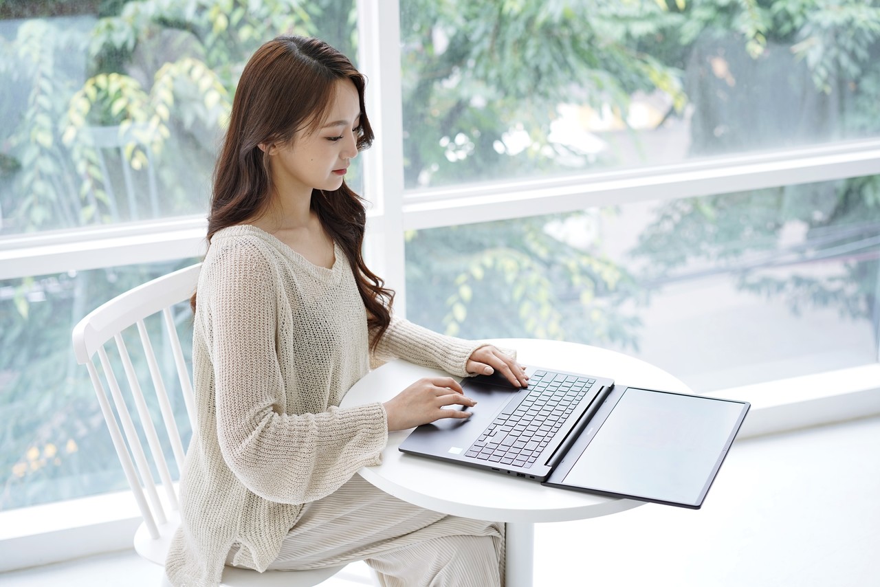 ▲ 180도로 펼칠 수도 있다.